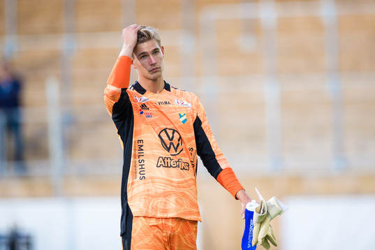 Östers målvakt Mathias Nilsson deppar