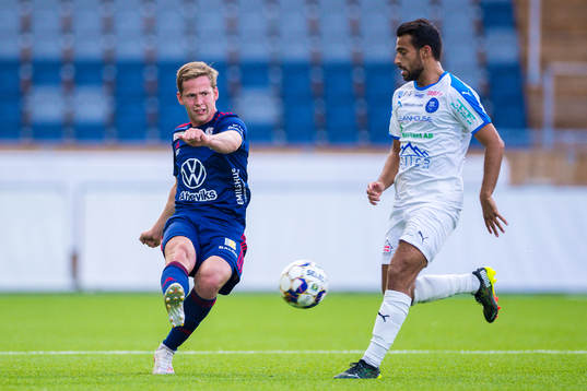 Östers Alex Thor Hauksson  och Akropolis Christian Rubio