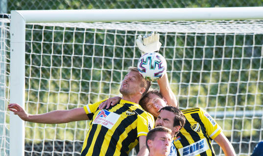 IFK Hässleholms Hampus Rydh i matchen i division 2 mellan