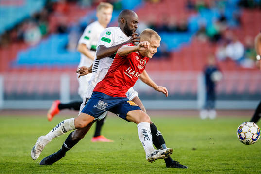 GAIS Boris Lumbana och Örgrytes Hampus Dahlqvist
