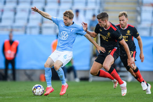 Oscar Lewicki of Malmö FF and Cedric Itten of Rangers