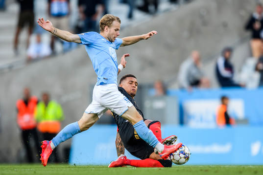 Oscar Lewicki of Malmö FF and James Tavernier of Rangers