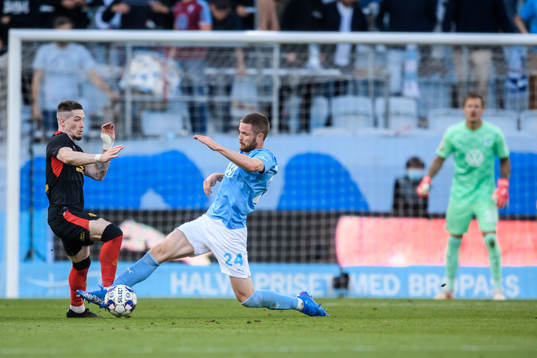 Lasse Nielsen of Malmö FF and Ryan Kent of Rangers