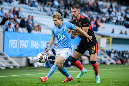 Oscar Lewicki of Malmö FF och Borna Barisic of Rangers