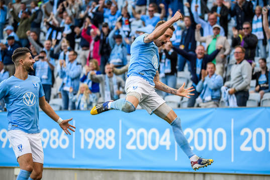 Sören Rieks of Malmö FF celebrates
