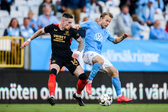 Ryan Kent of Rangers and Oscar Lewicki of Malmö FF