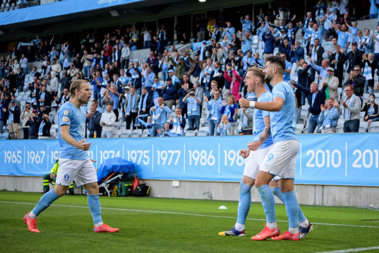 Sören Rieks of Malmö FF celebrates with teaamates