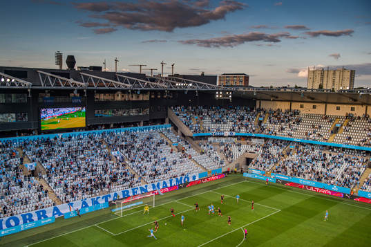 Sören Rieks of Malmö FF scores the 1-0 goal against