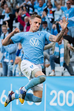 Sören Rieks of Malmö FF celebrates