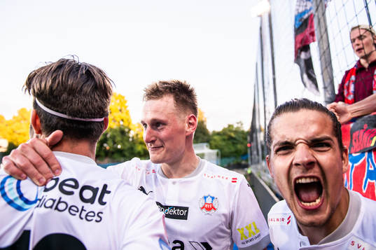 Helsingborgs Rasmus Karjalainen jublar med lagkamrater