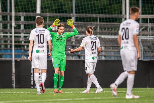 Helsingborgs målvakt Anders Lindegaard jublar