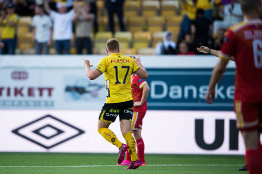 Per Frick of Elfsborg celebrate