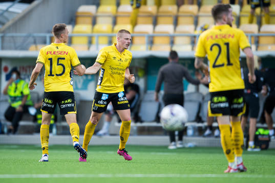 Per Frick of Elfsborg celebrate
