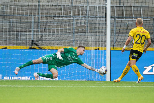Goalkeeper Tim Rönning of Elfsborg