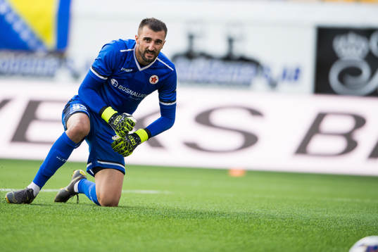 goalkeeper Slaviša Bogdanović of Velez Mostar
