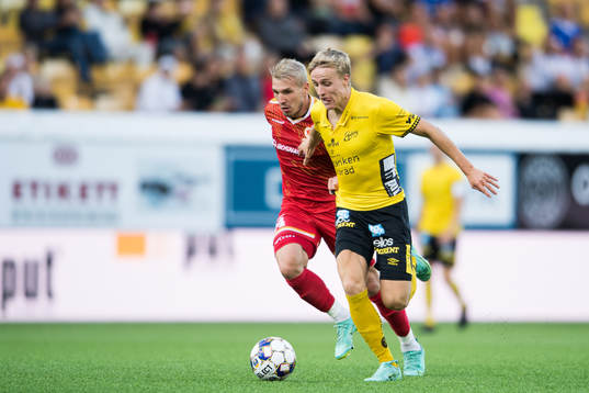 Jeppe Møldrup Okkels of Elfsborg and Dino Hasanović of