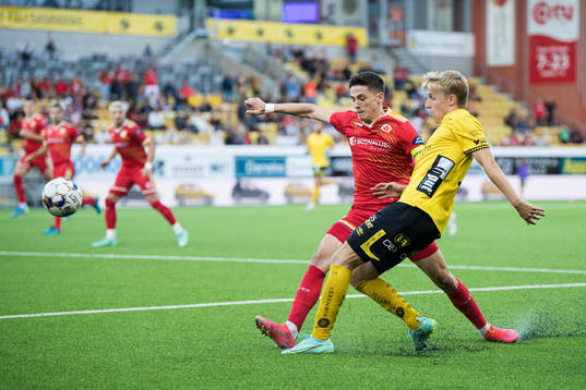 Haris Ovčina of Velez Mostar and Jeppe Møldrup Okkels of