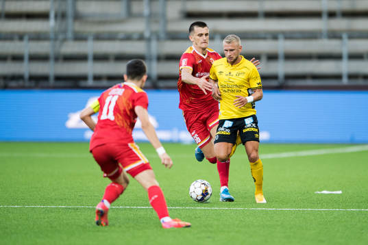 Dženan Zajmović of Velez Mostar and Simon Strand of