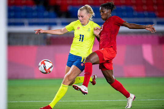 Stina Blackstenius of Sweden and Kadeisha Buchanan of
