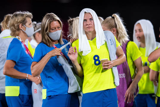 Lina Hurtig of Sweden cools down in the women’s football