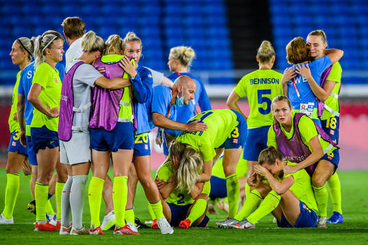 Players of Sweden look dejected