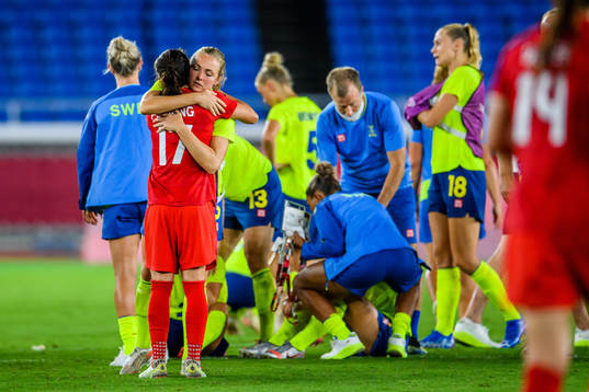 Jessie Fleming of Canada and Magdalena Eriksson of Sweden