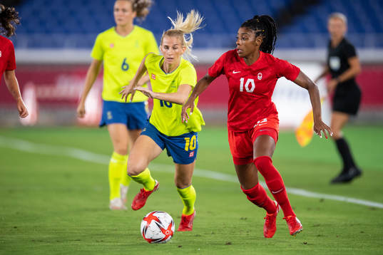 Sofia Jakobsson of Sweden and Ashley Lawrence of Canada in