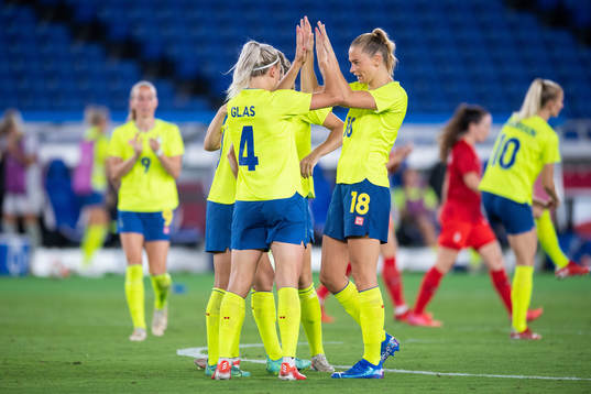 Hanna Glas and Lina Hurtig of Sweden in the women’s