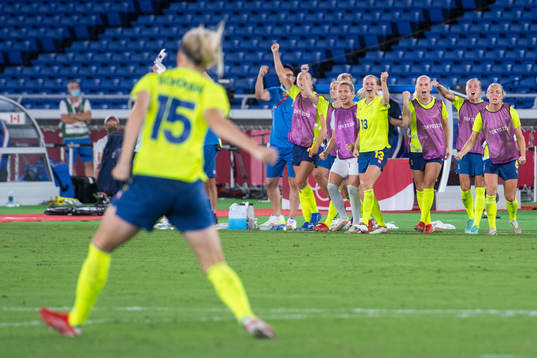 Players of Sweden celebrates in the women’s football final