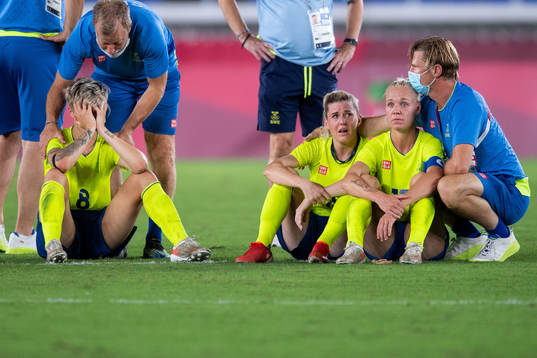 Players of Sweden and Peter Gerhardsson, head coach of