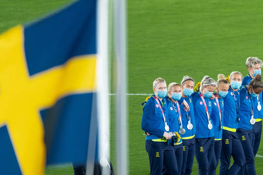 Players of the Swedish team looks dejected