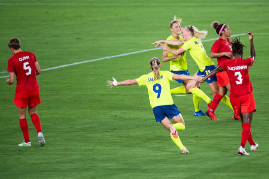 Stina Blackstenius of Sweden celebrates 1-0 in the
