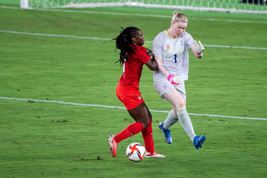 Deanne Rose of Canada and goalkeeper Hedvig Lindahl of