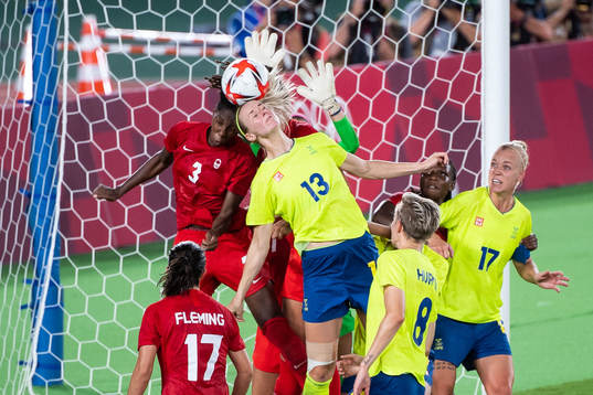 Kadeisha Buchanan of Canada and Amanda Ilestedt of Sweden