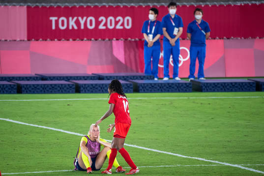 Stina Blackstenius of Sweden and Ashley Lawrence of Canada