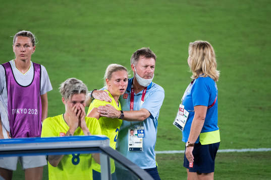 Jonna Andersson and Peter Gerhardsson, head coach of Sweden