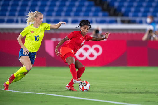 Sofia Jakobsson of Sweden and Ashley Lawrence of Canada in