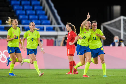 Stina Blackstenius of Sweden celebrates together with