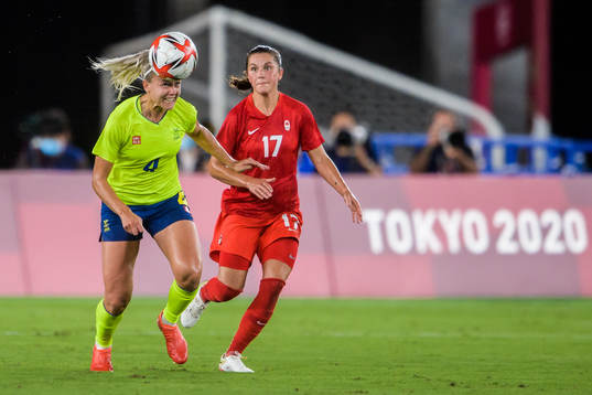 Hanna Glas of Sweden and Jessie Fleming of Canada in the