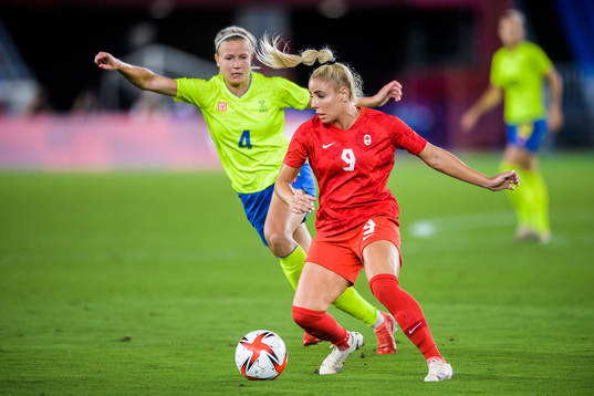 Adriana Leon of Canada and Hanna Glas of Sweden in the