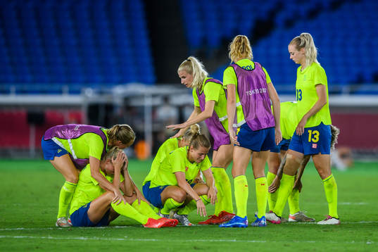Amanda Ilestedt and Anna Anvegård of Sweden look dejected