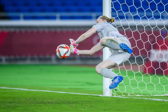 Hedvig Lindahl of Sweden