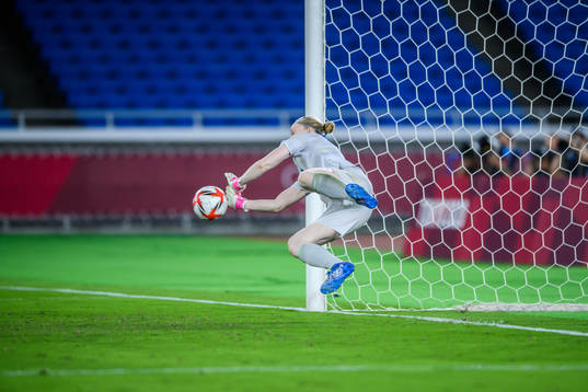 Hedvig Lindahl of Sweden