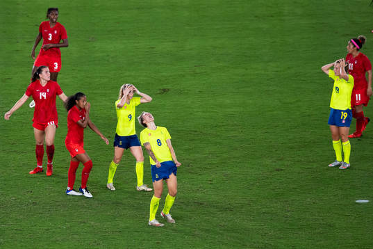 Kosovare Asllani, Lina Hurtig and Anna Anvegård of Sweden