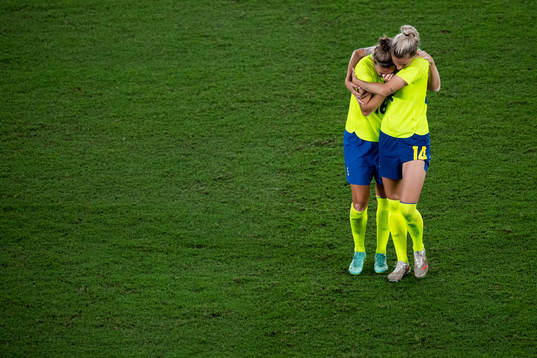 Filippa Angeldahl and Nathalie Björn of Sweden looks