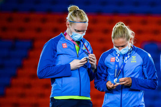 Hedvig Lindahl and Jonna Andersson of Sweden inspect their