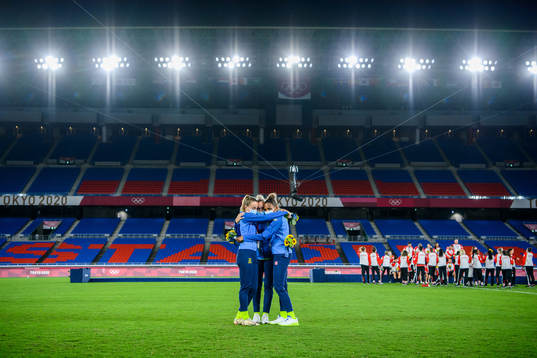 Kosovare Asllani, Julia Roddar and Madelen Janogy of Sweden