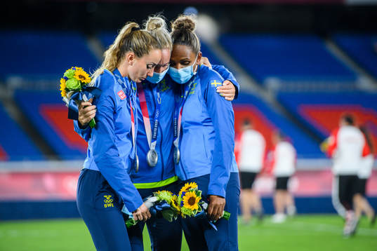 Kosovare Asllani, Julia Roddar and Madelen Janogy of Sweden