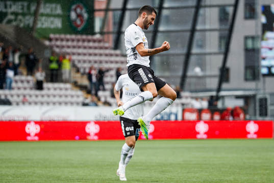 Örebros Nahir Besara jublar