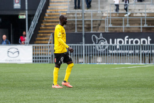 Mjällbys Enock Kofi Adu lämnar planen